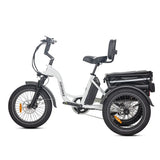 Weißes Triker E-Dreirad für komfortable und stabile Fahrten